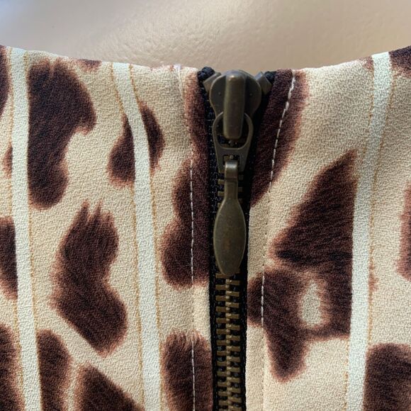 CAbi Ginger Leopard Print Sleeveless Blouse Cut Outs at Neckline Tan Cream Med - Picture 5 of 13